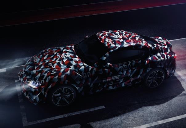 Toyota zeigt am legendären Bergrennen zum ersten Mal den Prototyp des Toyota Supra.